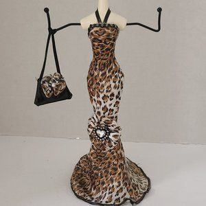 Mannequin Evening gown Jewelry display